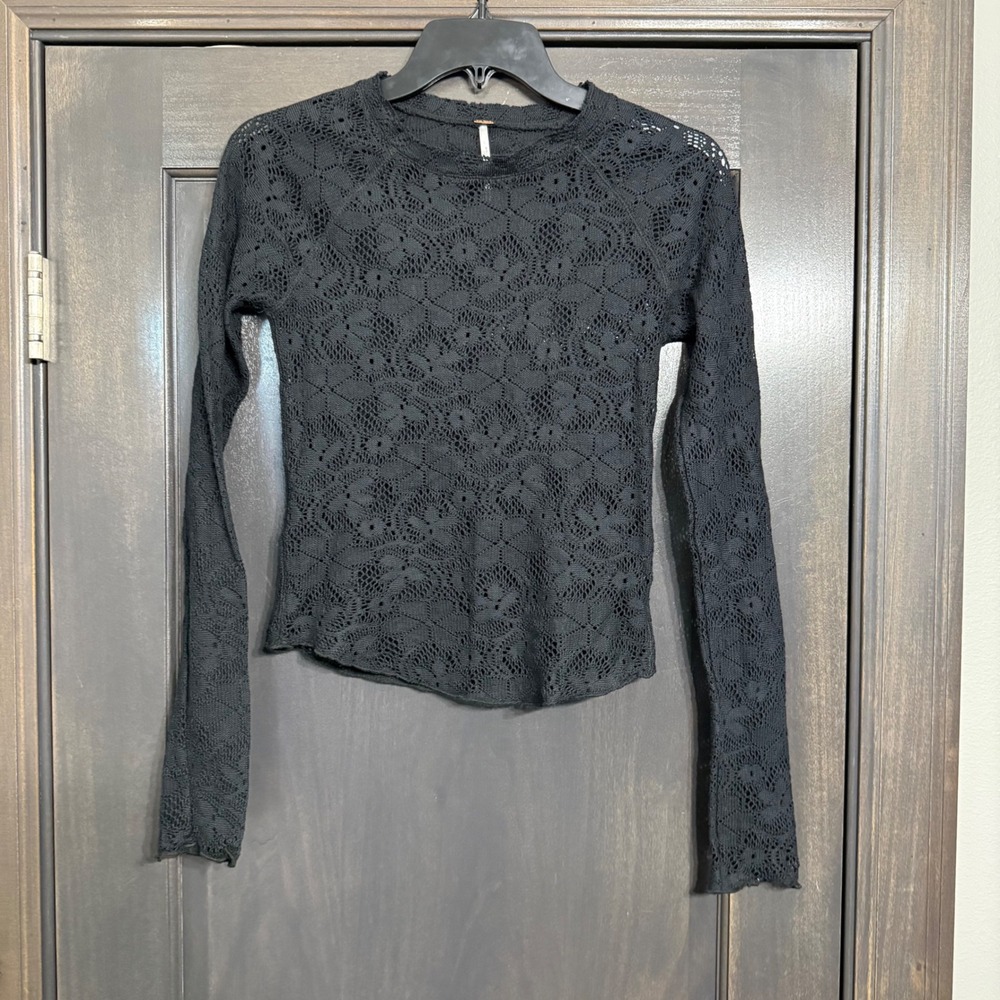 Free People Black Floral Lace Knit Long Sleeve Top Crew Neck XS Slim Fit